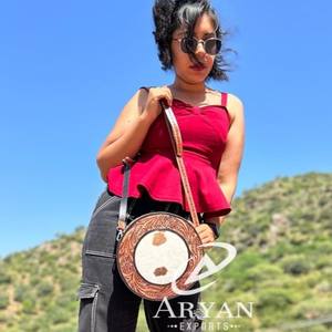 Nuevo monedero de cantimplora de cuero con pelo occidental y mecanizado, bolso redondo cruzado de cuero genuino para mujer, monedero de piel de vaca de alta calidad - Product Image 1