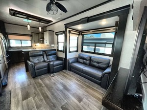 ผู้จัดจำหน่ายรถพ่วงมือสองปี 2021 ยี่ห้อ Red wood รุ่น CROSS ROADS 4001 LK Fifth Wheel - Product Image 3