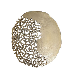 Maison décorative faite à la main avec Rect. Base en bois en aluminium et décoration de table de couleur dorée et naturelle - Product Image 2