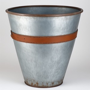 Maceta decorativa de cuero galvanizado con acabado rústico mate, trabajo artesanal Diseñado para interiores decorativos de temporada - Product Image 2