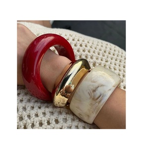 Bracelet élégant en résine avec copeaux d'agate incrustés, fait main, étanche, vintage, géométrique, unisexe, personnalisable, cadeau d'affaires, logo personnalisé - Product Image 3