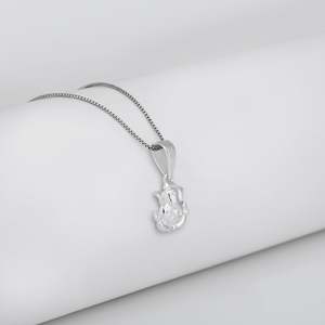 Colgante artístico hecho a mano de Ganpati en plata con acabado plateado, cadena de caja duradera, joyería para mujer para ocasiones festivas. - Product Image 1