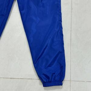 Ensemble de vêtements de sport de jogging en polyester pour hommes short coupe-vent décontracté à logo personnalisé vente en gros de survêtements pour garçons hiver imprimé - Product Image 5