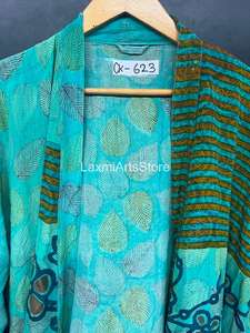 Robe kimono en soie crêpe de luxe pour femmes |   Écharpe en soie de sari recyclée à taille élastique |   Vêtements de plage et de détente printemps-été-automne, cadeau - Product Image 2
