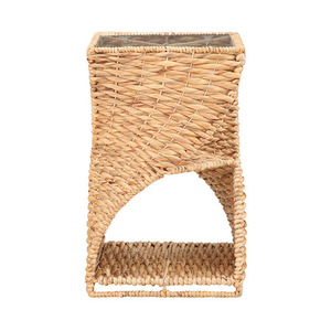 Table d'appoint en fer robuste avec tressage en rotin synthétique et dotée d'un plateau en verre pour une utilisation en intérieur - Product Image 3