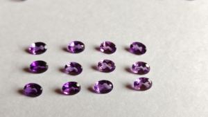 Vente en gros d'améthyste brésilienne naturelle 6X8mm de forme ovale pierres précieuses semi-précieuses violettes en vrac lot de pierres précieuses taillées en quartz - Product Image 2