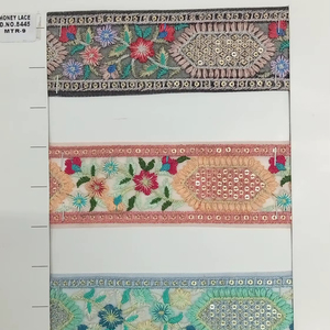 Encaje bordado floral negro elegante con detalles intrincados, perfecto para crear vestidos de novia sofisticados, ropa de noche - Product Image 1