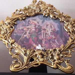 กรอบรูปโลหะลายดอกไม้หรูหราตกแต่งด้วยสีทองเหมาะสำหรับตกแต่งบ้านสำนักงานหรือเป็นของขวัญ - Product Image 1