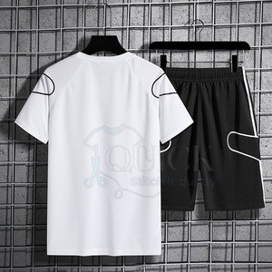Ensembles de t-shirts et de shorts deux pièces pour hommes d'été avec logo personnalisé les plus vendus tissu léger respirant au genou en stock - Product Image 2