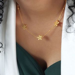 Collier minimaliste en acier inoxydable plaqué or avec breloques fleurs, vente en gros - Product Image 2
