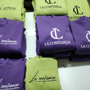 Personalice sus sudaderas con capucha de algodón, jerséis para hombres y mujeres Bordado Estampado de seda Dtf Opciones de impresión disponibles - Product Image 4