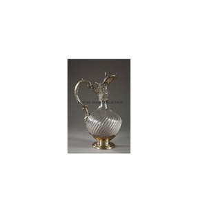 Pichet de boisson fantaisie décoratif avec une esthétique classique et une grande durabilité, ce qui le rend idéal pour un usage quotidien et afficher des tarifs de vente - Product Image 1