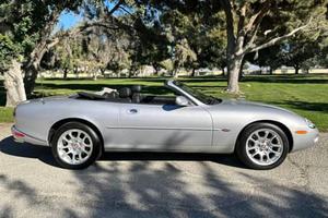 BEST SELLING 2002 Jaguar XKR Cabriolet, V8 suralimenté de 370 ch, non modifié - Product Image 6