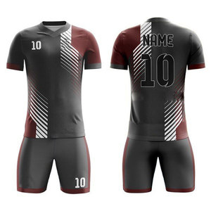 Ensemble d'uniformes de football de haute performance pour hommes maillot d'équipe imprimé de logo personnalisé kit de football à séchage rapide fournisseur OEM en gros - Product Image 1