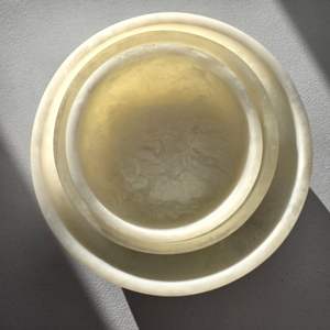 Bol en résine avec finition brillante ajoutant une brillance artistique haut de gamme aux arrangements de restauration et de service sophistiqués - Product Image 5