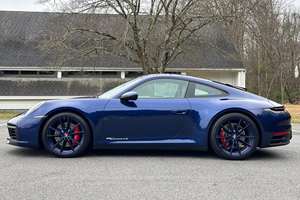 2024 Porsche 911 Turbo R18 4S Coupé AWD Faible Kilométrage Essence Boîte Automatique Volant à Gauche Noir - Product Image 2