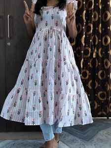 ชุดเดรสผ้าฝ้ายออร์แกนิกพิมพ์ลายด้วยมือสไตล์อินเดีย ยาวคลุมเท้า เป็นมิตรกับสิ่งแวดล้อม ลายดอกไม้สไตล์วินเทจ สำหรับใส่ไปชายหาด - Product Image 3