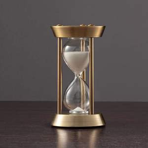 Reloj de Arena Metálico Diseñado para Decoración de Escritorio de Oficina Moderna, Estudio en Casa y Detalles de Decoración Interior Únicos - Product Image 3