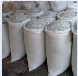 Disponible en stock Flocons de bouteilles PET 100% lavés à chaud - Product Image 2