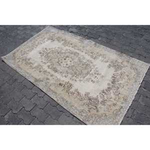 Tapis vintage 3,8x6,46 pieds, tapis turc, tapis en laine gris brun avec motifs de plantes et d'arbres - Product Image 2