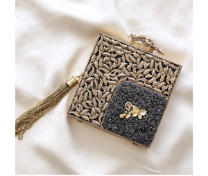 Pochette en résine nacrée Embellissement en métal et pierre Broderie Ladies Bag for Girls at Cheep Prize - Product Image 3