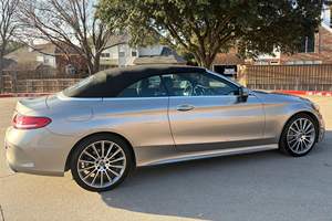 รถเบนซ์ C300 ซีดาน ปี 2019 มือสอง สภาพดี เครื่องยนต์เทอร์โบ >8 ลิตร แพ็คเกจ AMG Line ไมล์น้อย พวงมาลัยซ้าย เบาะหนังสีเข้ม - Product Image 3