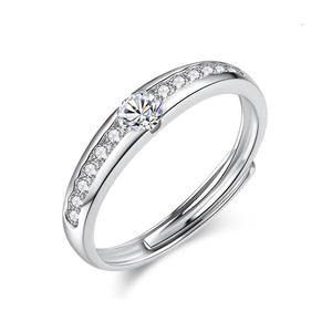Bague pour femme Jeulia Classic en argent sterling à coupe ronde avec moissanite, topaze ou perle - Product Image 1