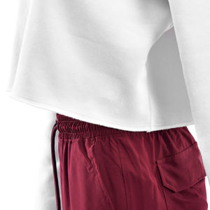 Suéter suave en blanco para mujer de alta demanda Sudadera con mangas acampanadas Jersey blanco Cuello redondo Sudadera corta en blanco - Product Image 5