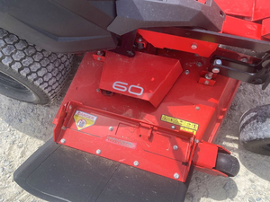 เครื่องตัดหญ้าแบบ Zero Turn ยี่ห้อ Gravely รุ่น ZT ขนาด 52 นิ้ว 23 แรงม้า เครื่องยนต์เบนซิน 2 จังหวะ ถังเก็บหญ้า 100 ลิตร ระบบปล่อยหญ้าด้านหลัง - Product Image 6