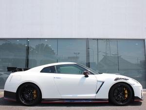 NISSAN GT-R NISMO R35 Turbo 2020 blanc, état impeccable, transmission automatique, caméra 360°, sièges en cuir - Product Image 5