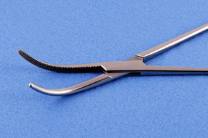 คีมผ่าตัด HEISS คุณภาพดีที่สุด แบบโค้ง อุปกรณ์ผ่าตัด OEM ผลิตตามสั่ง ขายดีที่สุด ผลิตในปากีสถาน - Product Image 4