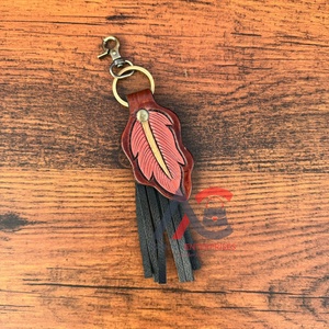 Porte-clés d'outillage de cheval en cuir repoussé à la main porte-clés à franges en cuir véritable personnalisé Western porte-clés en cuir de luxe Cowgirl - Product Image 1