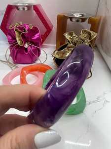 Brazaletes de resina de calidad superior con elementos naturales incrustados, flores secas hechas a mano, hojas, para una declaración de moda única - Product Image 2