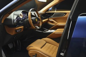 Ferrari Purosangue Coupé 2024 Turbo RWD, Cuero Claro, R18, Aleación de Aluminio, Automático/Manual, Certificado, Limpio y en Buen Estado - Product Image 3