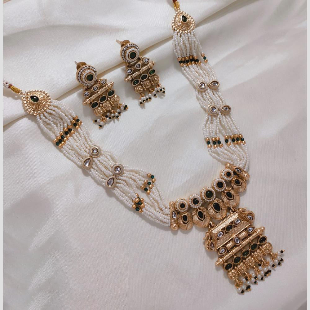 สีเขียวเข้ม