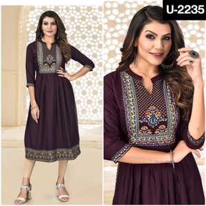 Rayonne de style ethnique à la mode avec impression en feuille d'aluminium et travail en miroir Kurtis fantaisie de grande taille pour les femmes indiennes et pakistanaises - Product Image 2