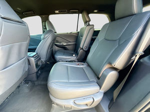 Toyota 4Runner TX 500h F SPORT d'occasion 2025 – SUV hybride de luxe pleine grandeur à trois rangées, 366 ch, transmission intégrale, automatique, véhicule familial à vendre - Product Image 4