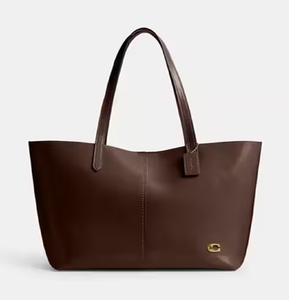 Grand sac à main en cuir marron ample pour femmes, un sac à bandoulière confortable et non structuré, disponible à prix de gros dès maintenant. - Product Image 1