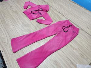 Ensemble survêtement personnalisé en molleton de coton French Terry, effet délavé à l'acide, respirant, avec sweat à capuche zippé et pantalon de jogging, logo brodé effet vieilli, coupe courte - Product Image 2