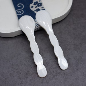 Cuillères à caviar écologiques de luxe personnalisables, fabriquées à la main, en nacre, cadeaux de repas sur mesure pour la fête de mariage. - Product Image 2