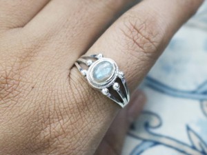 925 Sterling Silver Natural <b>Labradorite</b> Oval Gemstone Stackable <b>Ring</b> For Women - Product Image 6