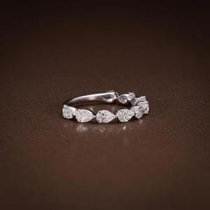 Anillo de Eternidad con Diamantes Cultivados en Laboratorio en Forma de Pera, 1.37 Quilates, Conjunto de Nueve Diamantes con Corte de Pera VVS, Anillo de Boda, Anillo de Media Eternidad, Moderno - Product Image 2