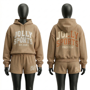 Conjunto de Sudadera con Capucha y Pantalones Cortos de Felpa de Algodón GSM Premium para Mujer, Color Beige Arena, Ropa Urbana, con Logotipo Personalizado Serigrafiado - Product Image 4