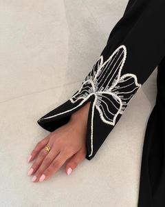 Abaya longue en satin de luxe sur mesure en gros, vêtements de prière islamiques de haute qualité pour femmes, manches bouffantes, taille unique, anti-rides - Product Image 4