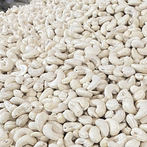 Vente en gros de noix de cajou du Vietnam de haute qualité W320 Noix crues Emballage OEM/ODM Durée de conservation de 24 mois Marque Santigo - Product Image 1