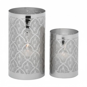 Ensemble de 3 lanternes décoratives en métal en forme de feuille, pour bougies votives, intérieur/extérieur, finition couleur crème, décoration de table pour la maison - Product Image 3