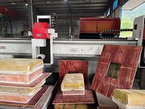 Machine de découpe de coques de bagages CNC à 10 axes de haute précision pour la production de valises en Inde - Product Image 2
