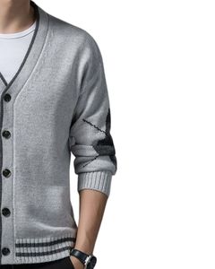 เสื้อคาร์ดิแกนถักลายสีเทาอ่อน สีเทาเข้ม คอวี ดีไซน์ติดกระดุม ผ้าฝ้าย สำหรับฤดูหนาว อุ่น นุ่ม ยืดหยุ่นได้ - Product Image 3