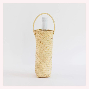 Porte-bouteille de luxe tissé à la main en rotin naturel et jonc de mer motif animal moderne pour anniversaire ou vacances - Product Image 6