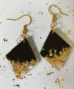 Pendientes epoxi de resina de lujo personalizados para mujer, par multicolor con estilo clásico, regalo de fiesta perfecto, opción al por mayor - Product Image 1